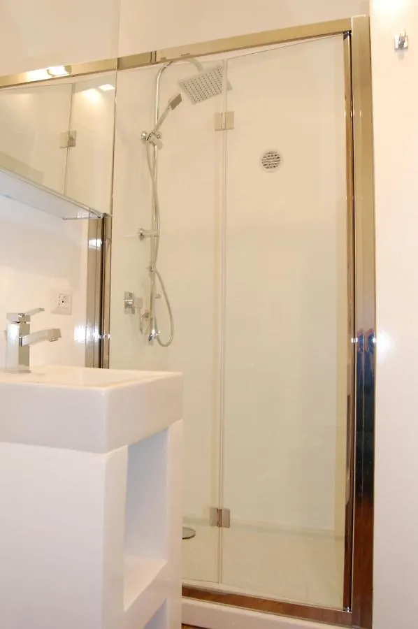 Central Suite Apartment Bari Italia
