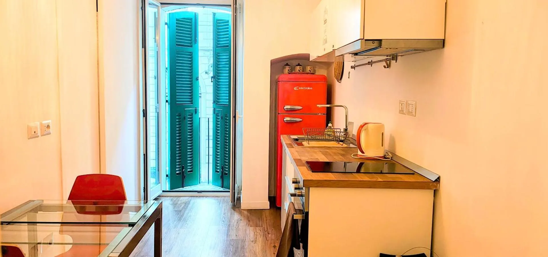 Central Suite Apartment Bari 0*,