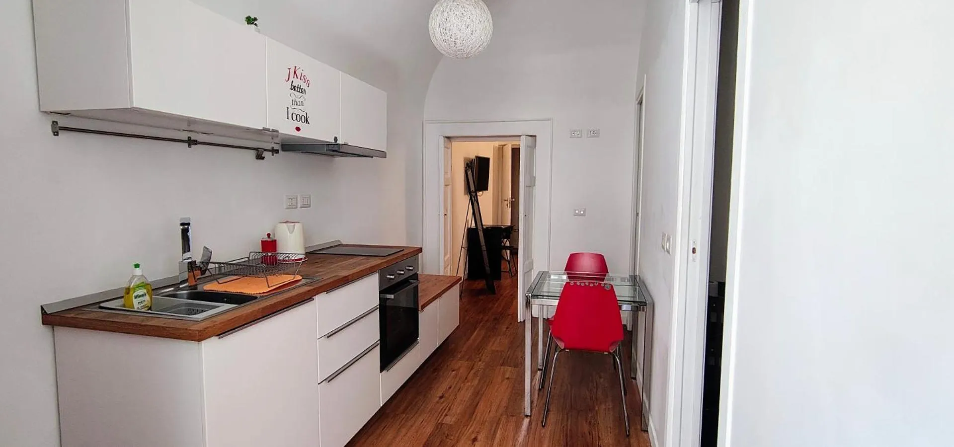 Central Suite Apartment Bari 0*,